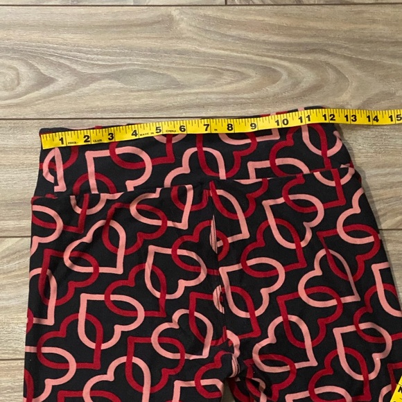 Lularoe Black with Pink & Red Tangled Heart Legging OS - Picture 8 of 13